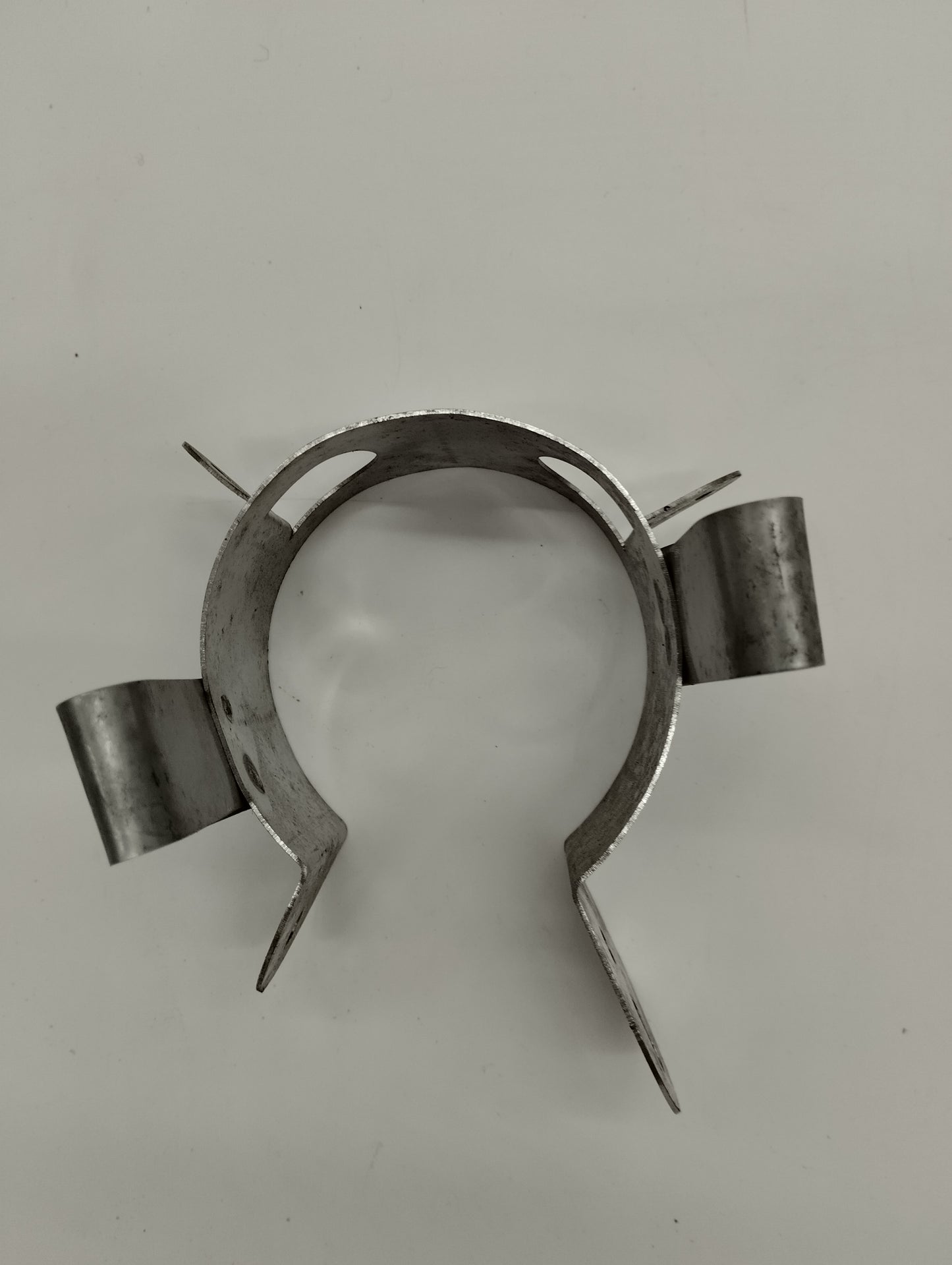 fastgøring Ø80 mm med ører til at hæve og sænke